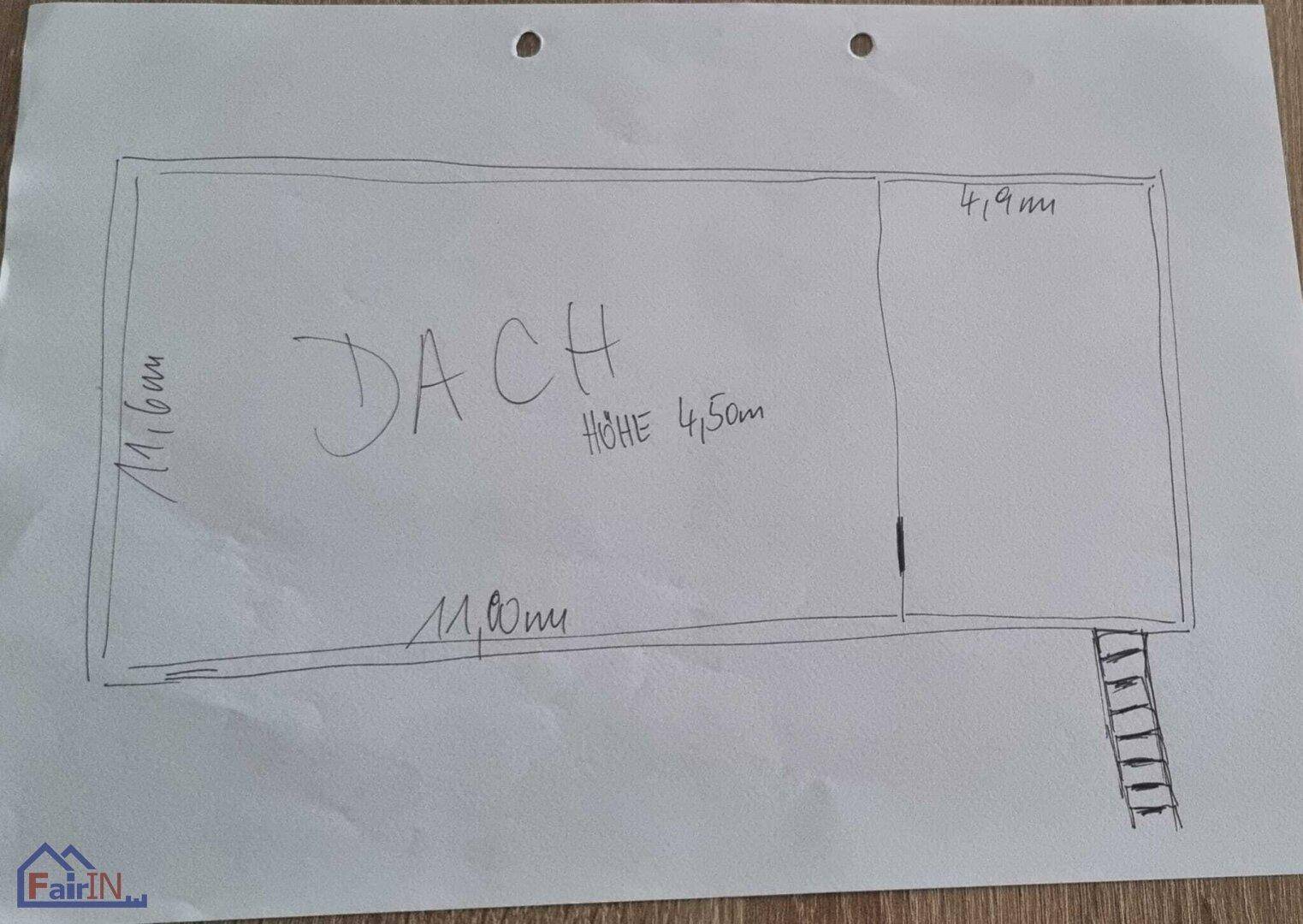 Skizze des Dachbereichs mit angegebenen Maßen und einer Treppe.