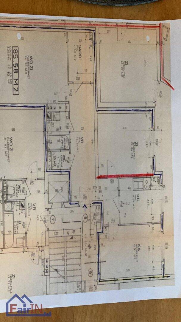 Detaillierter Grundriss der Wohnung mit eingezeichneten Räumen und Maßen.