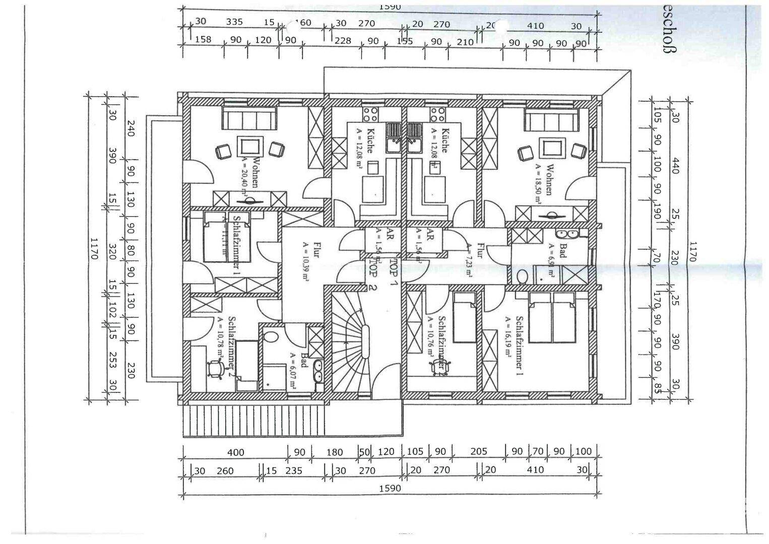 Grundriss einer oberen Etage mit mehreren Wohnungen, Schlafzimmern und Bädern.