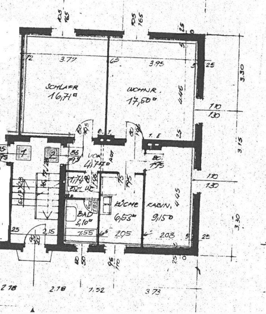 Grundrissplan einer Wohnung mit Schlafzimmer, Wohnzimmer, Bad und Küche.