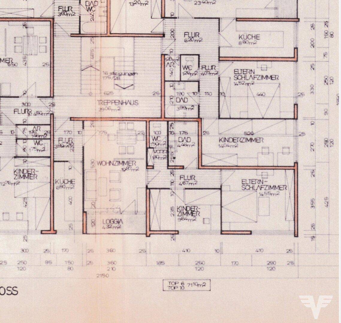 Detaillierter Grundriss einer Wohnung mit Wohnzimmer, Küche, mehreren Schlafzimmern, Loggia und separaten WCs.