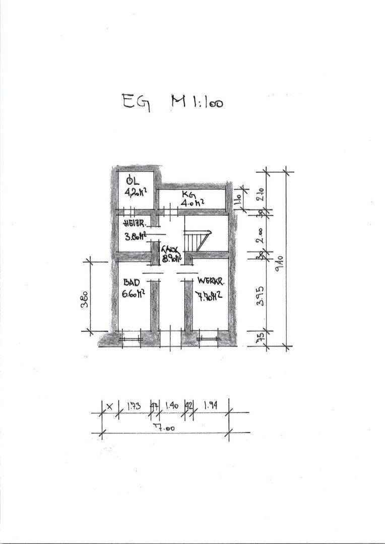 Grundriss des Erdgeschosses mit Bad, Heizraum und Werkstattbereich.