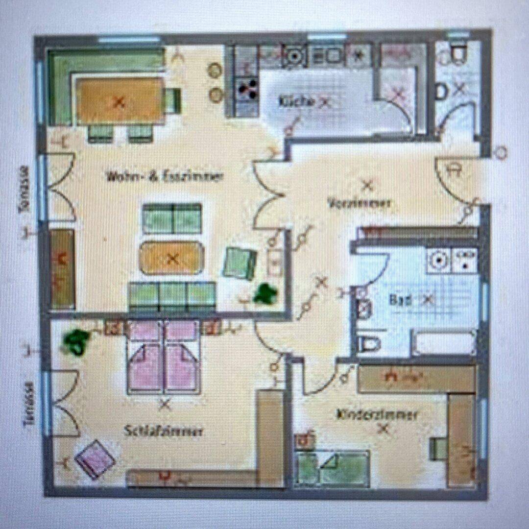 Grundriss einer Wohnung mit offenem Wohn-Essbereich, zwei Schlafzimmern, Bad und zwei Terrassen.