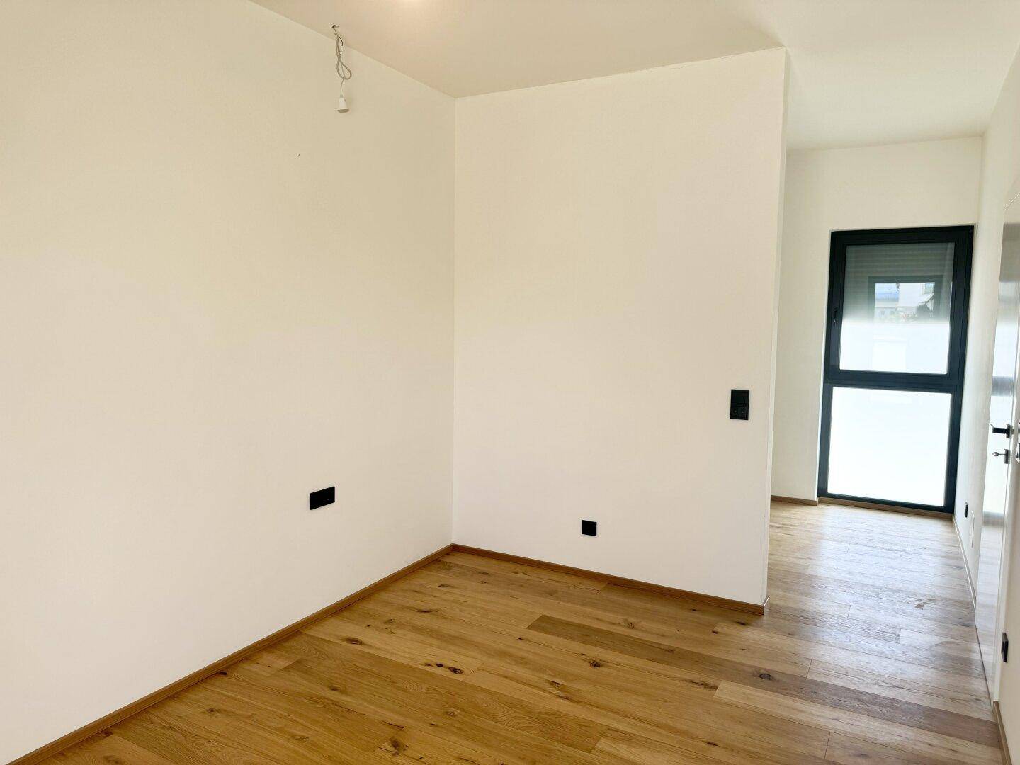 Schlafzimmer mit Garderobe