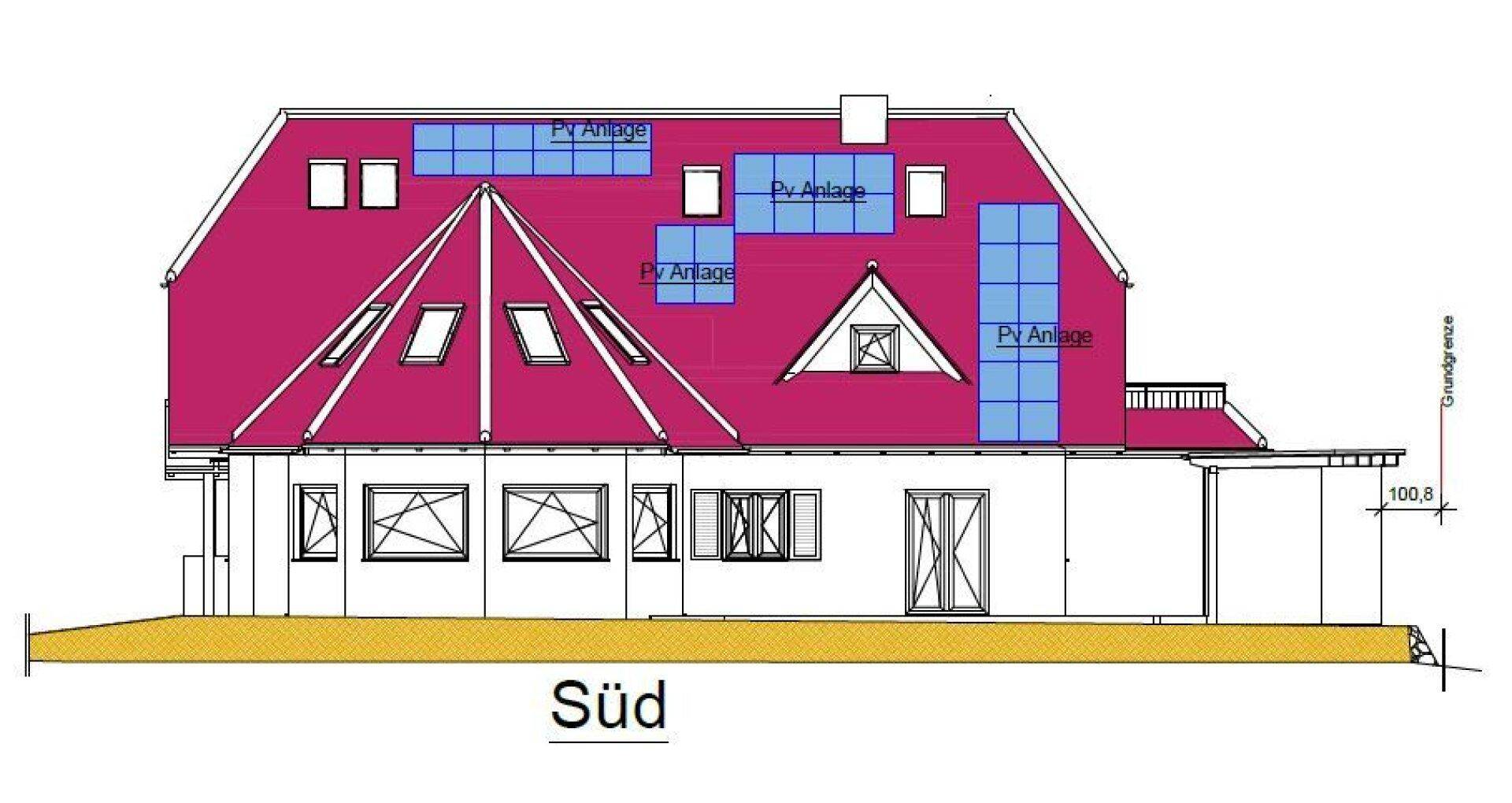 Südansicht des Hauses mit Dachfenstern und Photovoltaikanlage auf dem Dach.