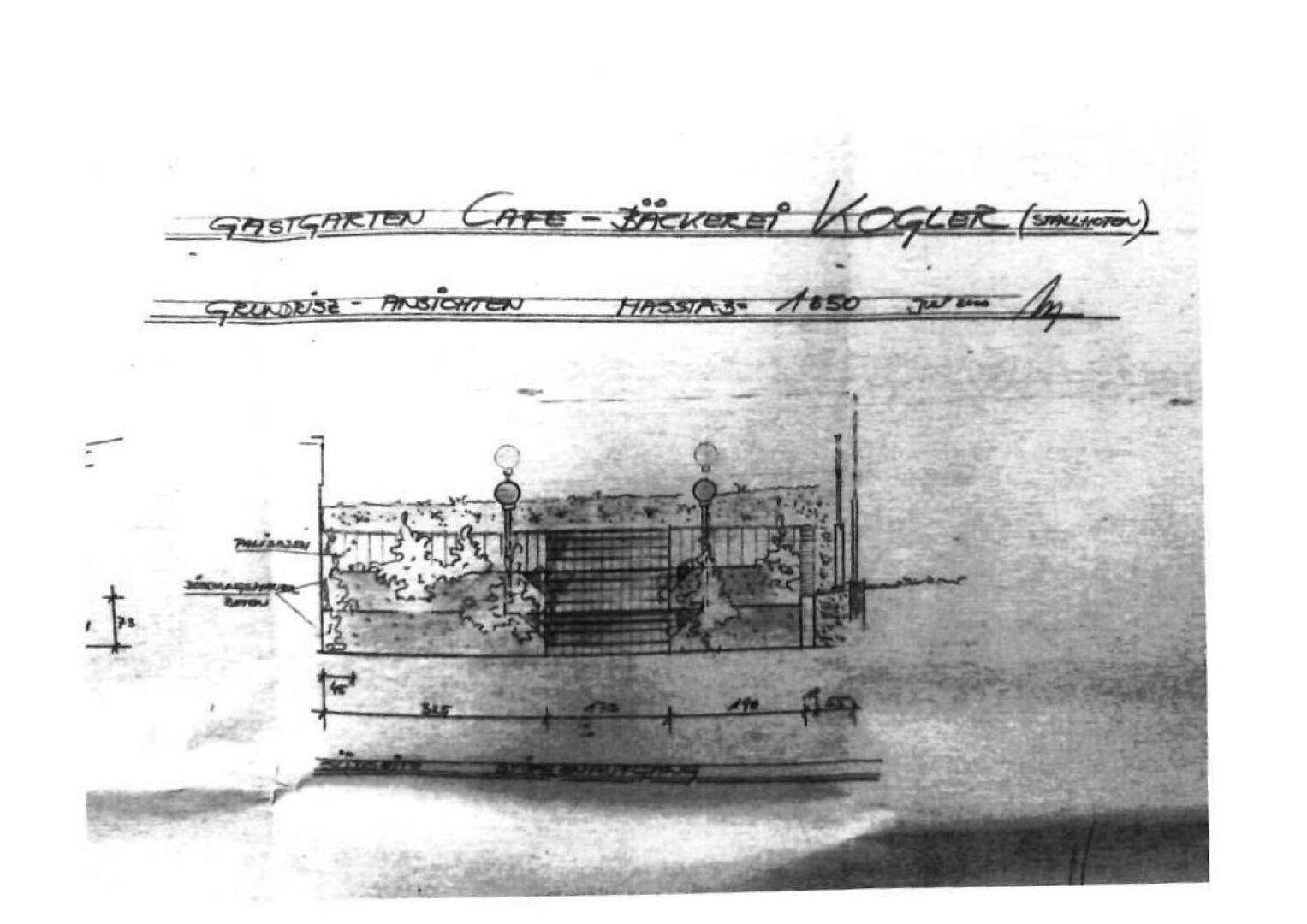 Detailplan des Gastgartens mit Treppen und Laternen im Außenbereich.