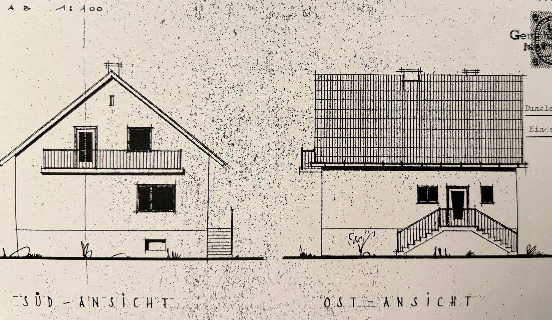 Architektonische Zeichnung der Süd- und Ostansicht eines Hauses mit Balkon und Außentreppe.