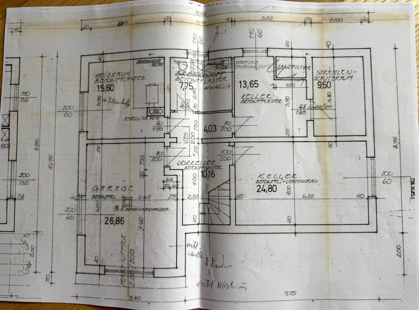 Grundriss des Untergeschosses mit Garage, Heizraum und weiteren Kellerräumen.