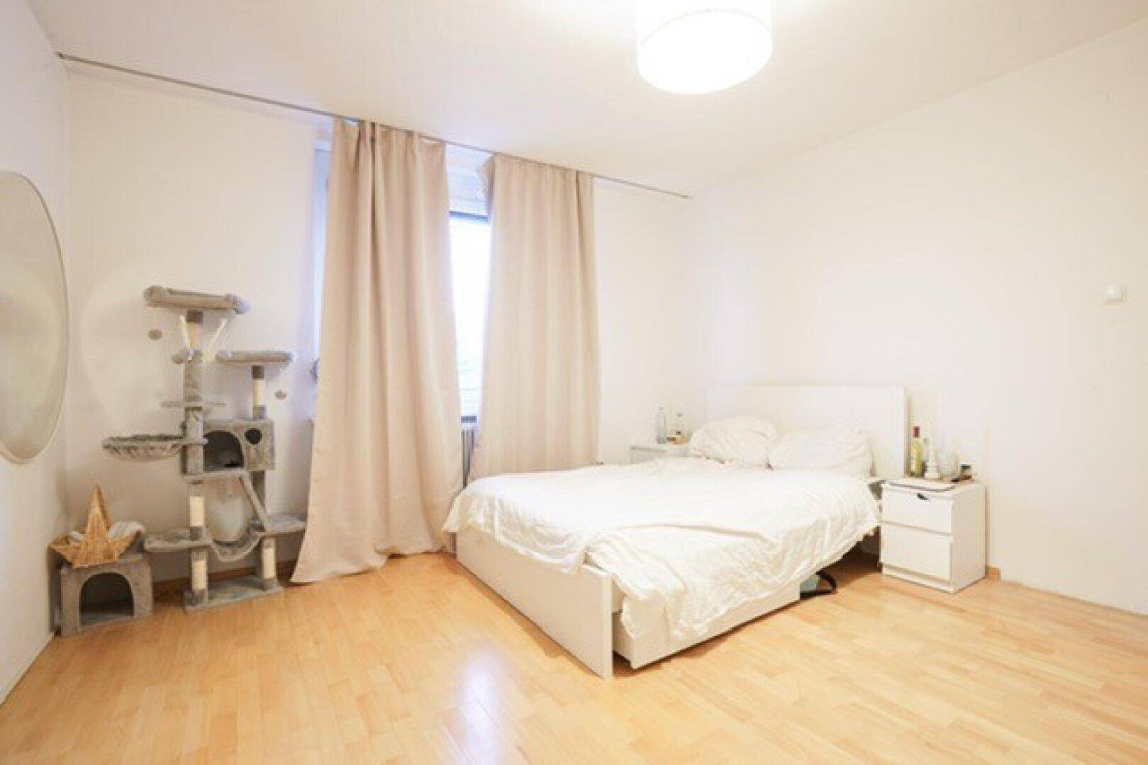 Schlafzimmer 1