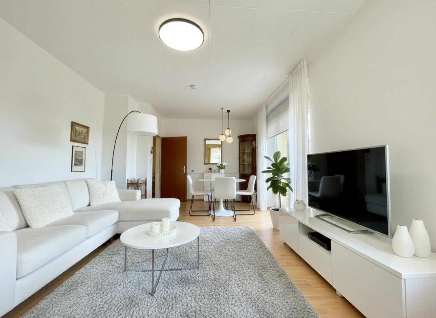 Nähe LKH - Perfekte Lage Charmante, gemütliche und sonnige 3-Zimmer-Wohnung mit Balkon mit Blick ins Grüne und auf den Leonhardbach!