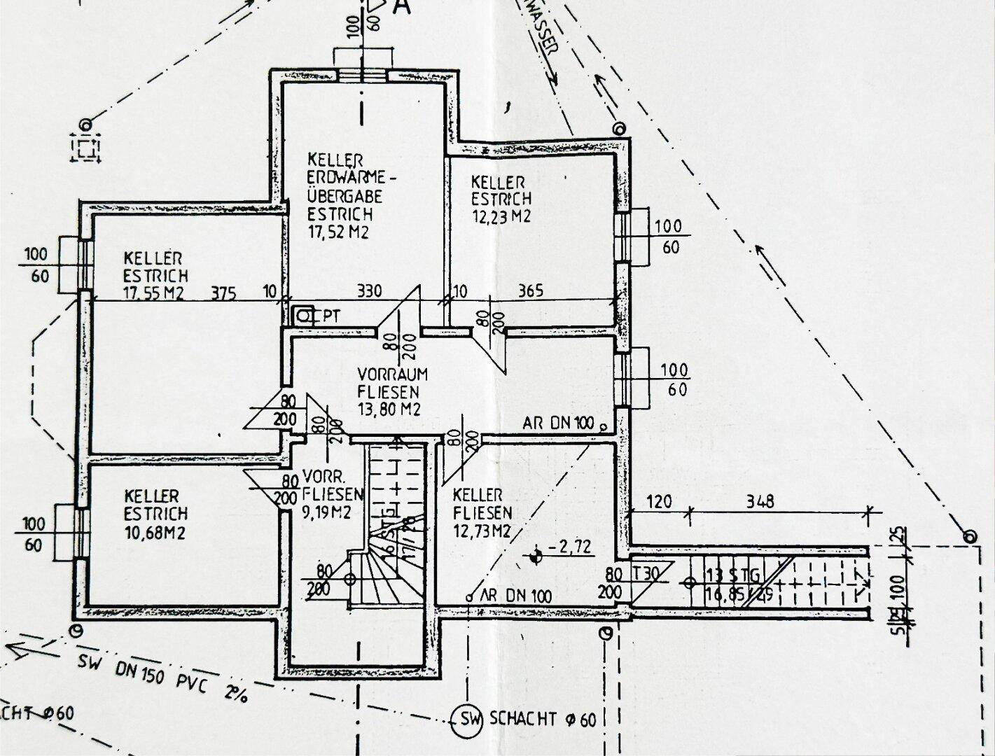 Grundriss des Kellergeschosses mit verschiedenen Kellerräumen und Technikbereich.