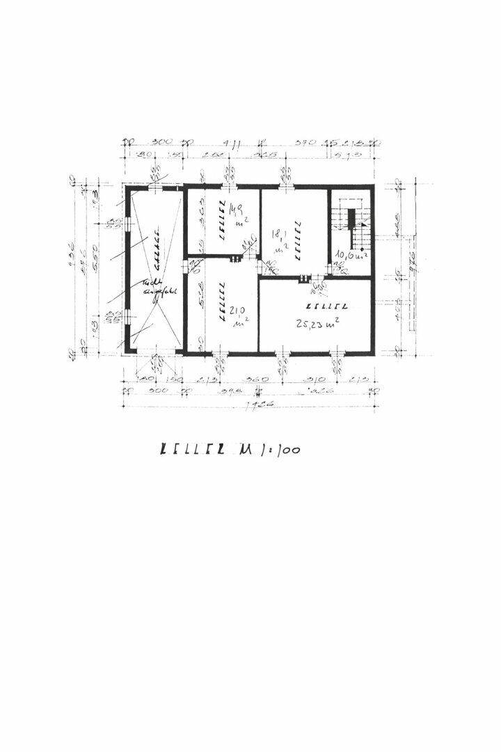 Grundrissplan des Untergeschosses mit Kellerräumen, Heizraum und Treppenaufgang zur oberen Etage.