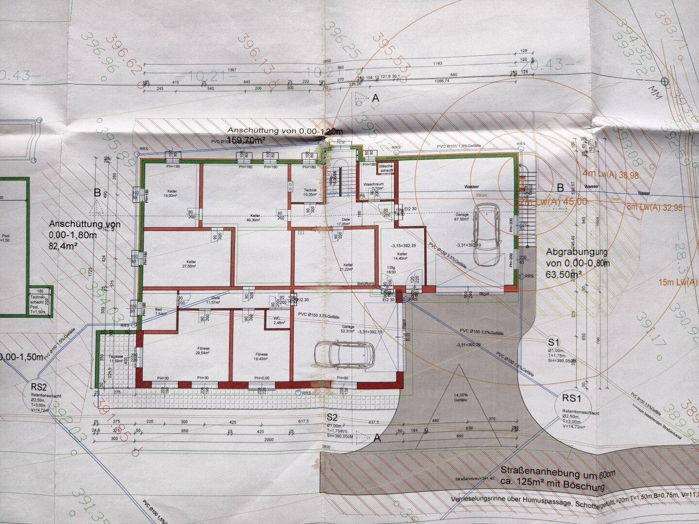 Grundriss des Untergeschosses mit Garage, Keller und weiteren Räumen.