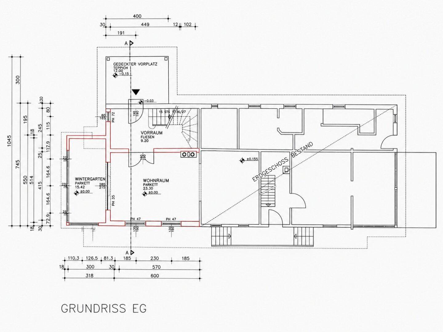 Grundriss des Erdgeschosses mit Wintergarten, Wohnraum und überdachtem Vorplatz.