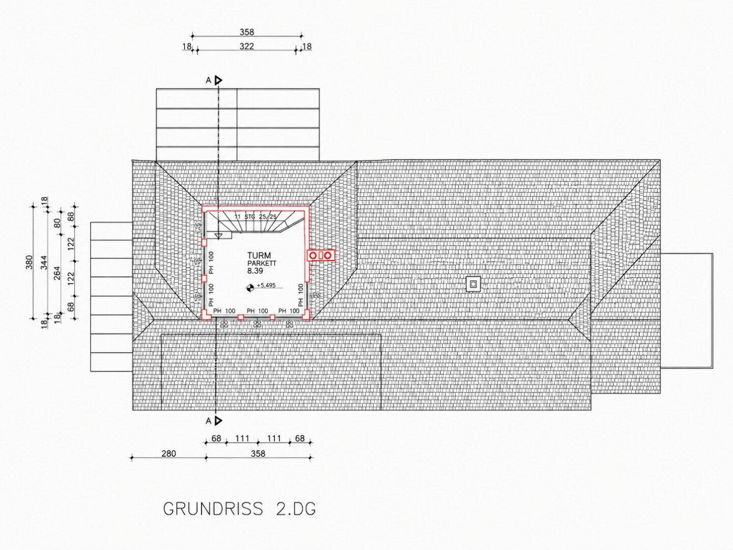 Grundriss des zweiten Obergeschosses mit Turmzimmer und Dachschrägen.