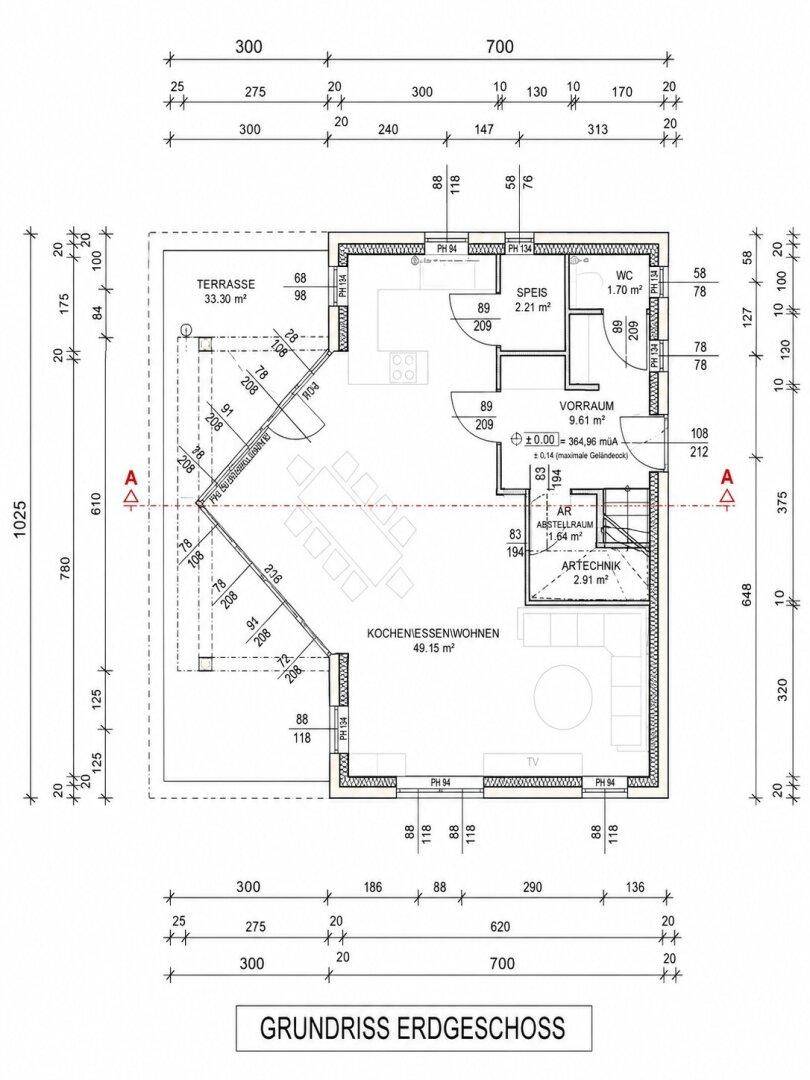 Detaillierter Grundriss des Erdgeschosses mit offener Küche, Wohnbereich, WC und großer Terrasse.