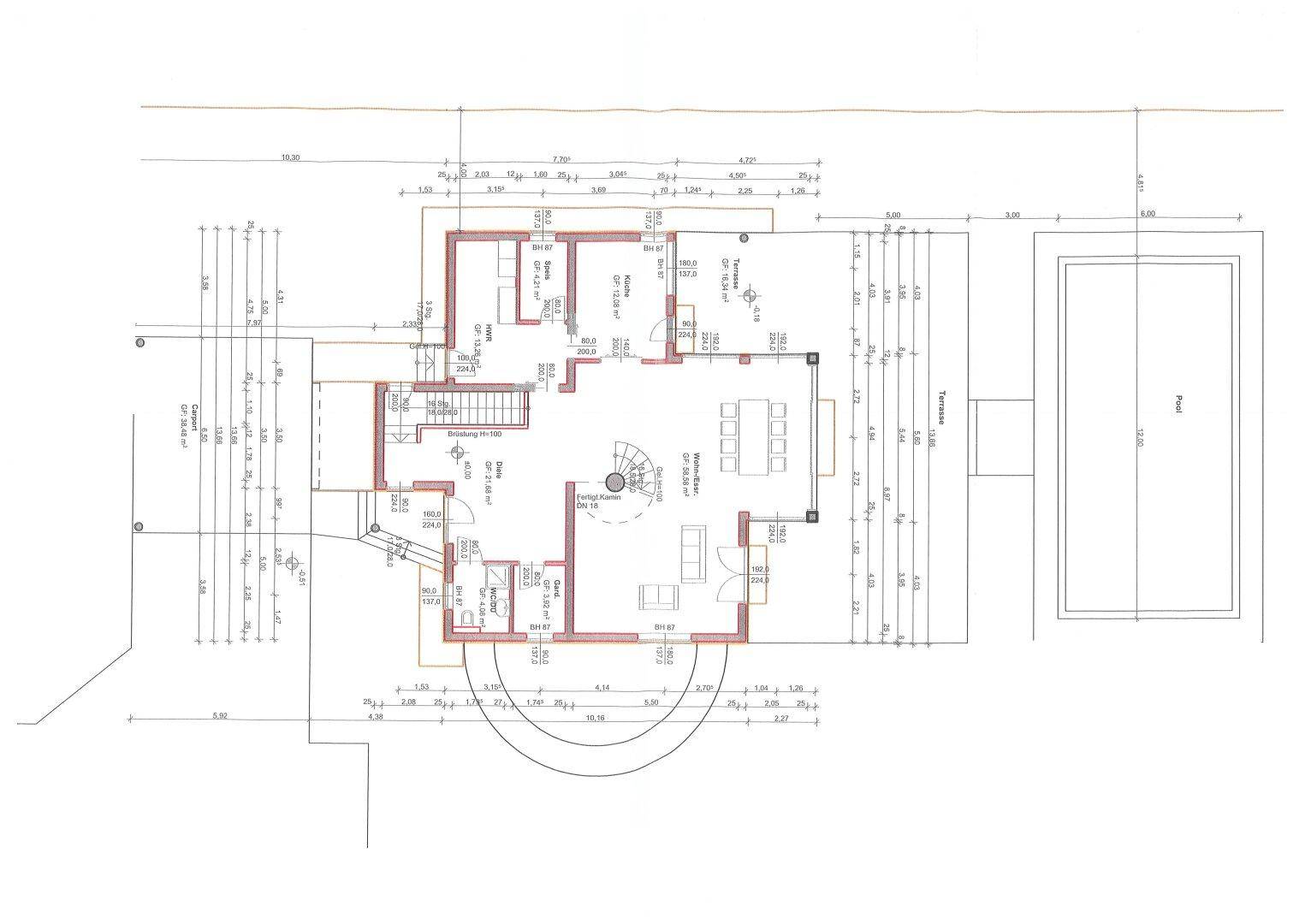 Grundriss des Erdgeschosses mit offenem Wohnbereich, Terrasse und Garage.
