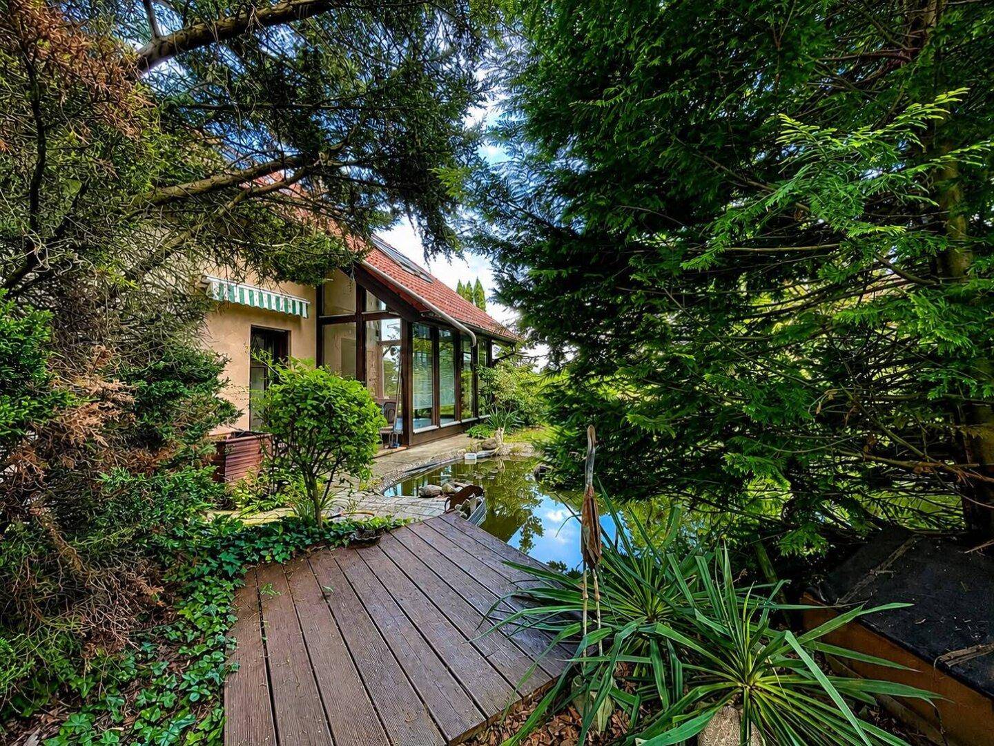 Familienidylle &amp; Paradies in absoluter Ruhelage mit Pool, Wintergarten und Naturteich! - Ansicht 5