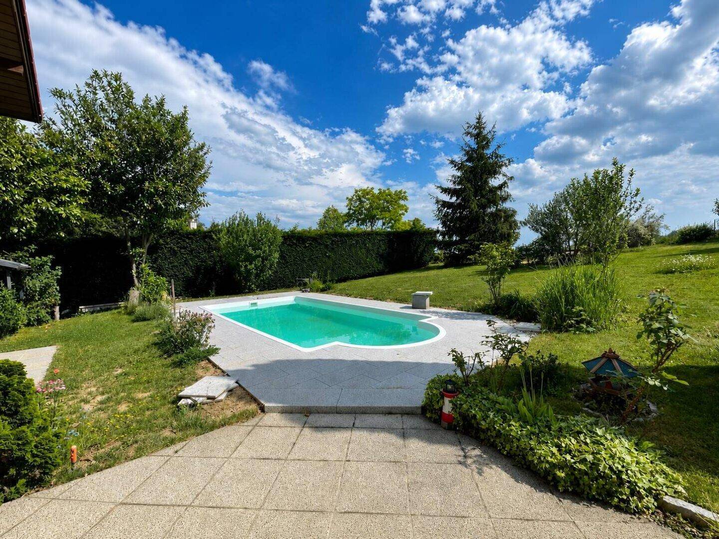 Familienidylle &amp; Paradies in absoluter Ruhelage mit Pool, Wintergarten und Naturteich! - Ansicht 2
