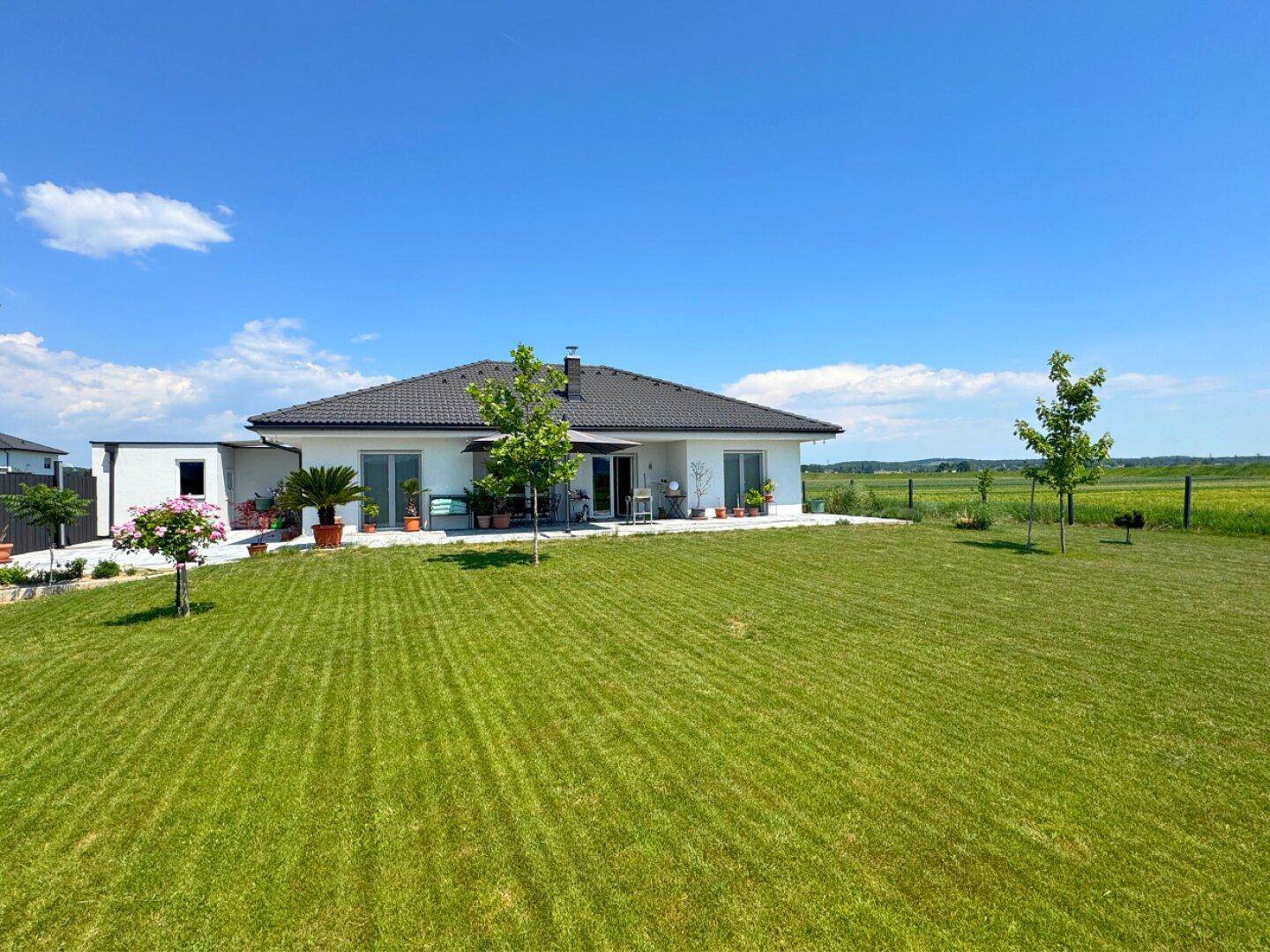 KÖNIGSDORF – Exklusiver Neubau-Bungalow in sonniger Ruhelage mit Fernblick - Ansicht 3