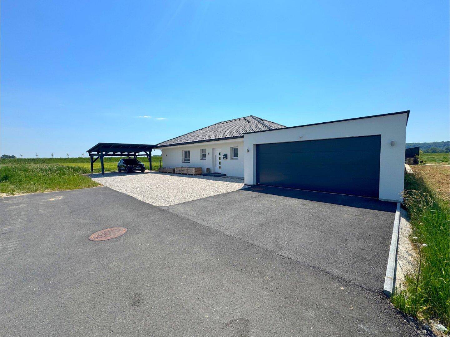 KÖNIGSDORF – Exklusiver Neubau-Bungalow in sonniger Ruhelage mit Fernblick - Mehr
