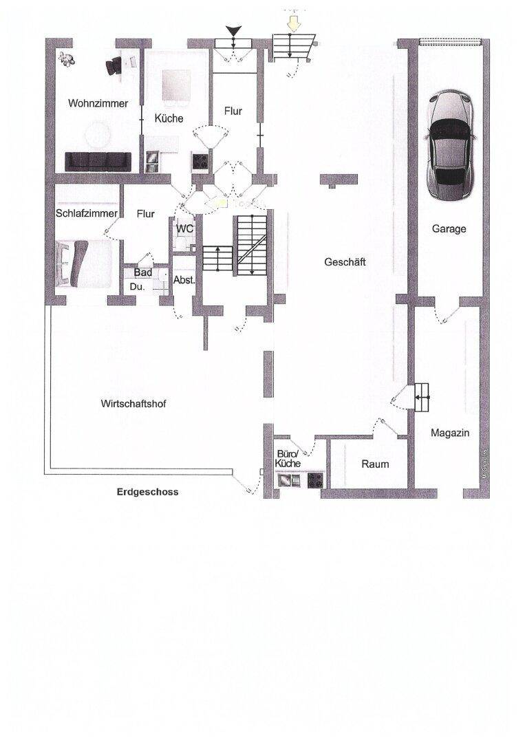 Grundriss des Erdgeschosses mit Wohnzimmer, Schlafzimmer, Küche und Garage.