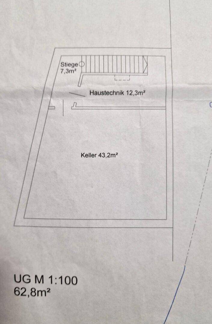 Grundriss des Untergeschosses mit Kellerraum und Haustechnikbereich.