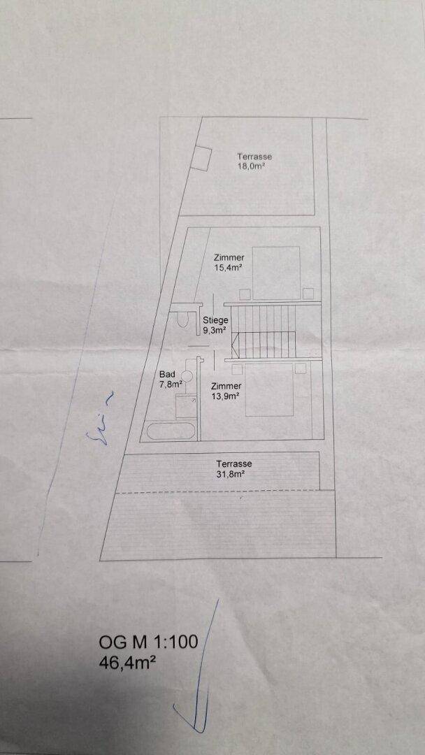 Grundriss des Obergeschosses mit zwei Zimmern, Bad und zwei Terrassen.