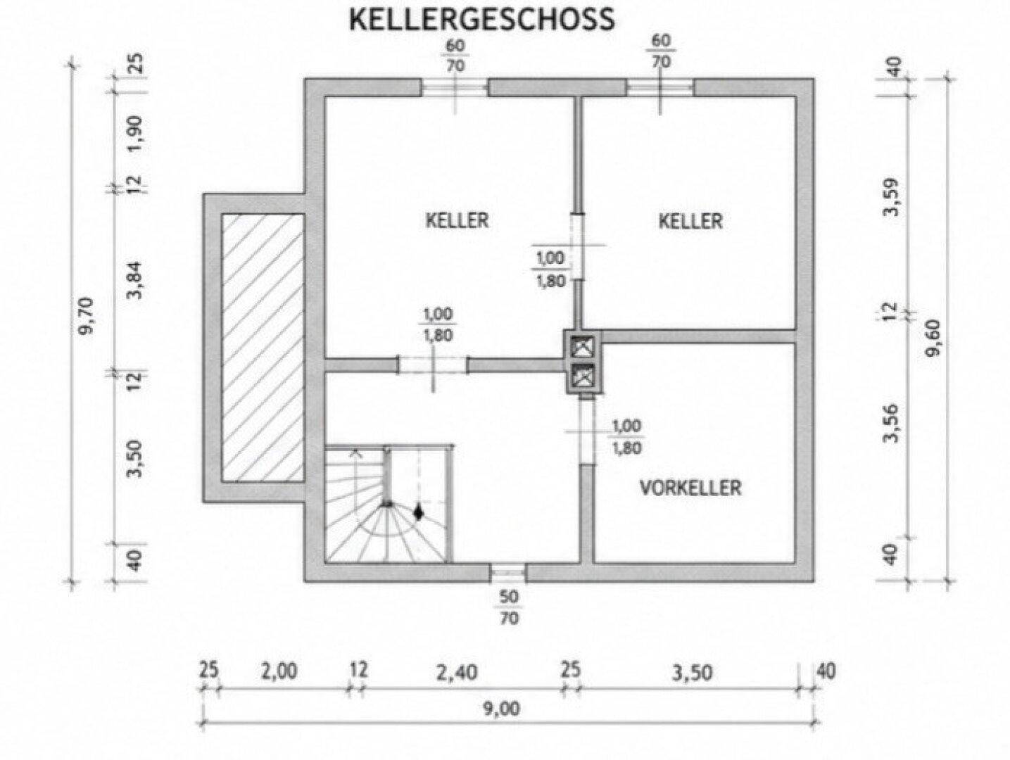 Grundriss des Kellergeschosses mit mehreren Kellerräumen und Zugang über eine Treppe.
