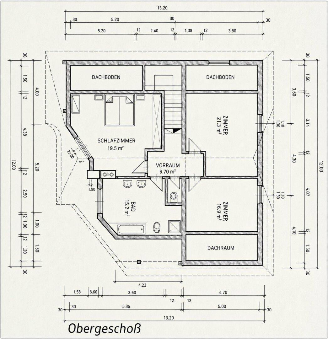 Grundriss des Obergeschosses mit Schlafzimmern, Bad und zusätzlichen Dachbodenflächen.
