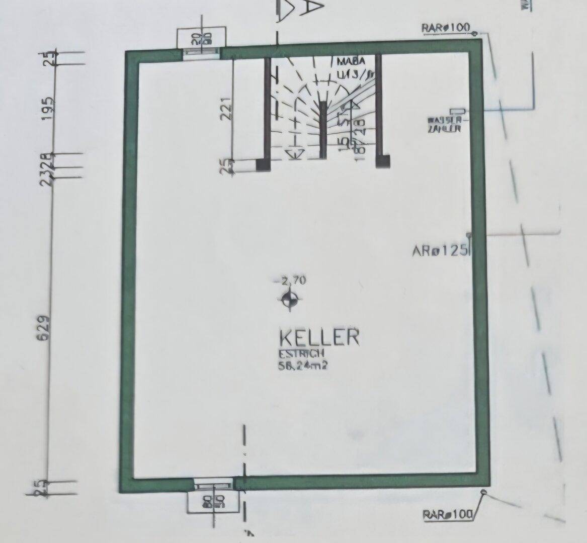 Grundriss des Kellers mit großem Kellerraum und Treppenaufgang.