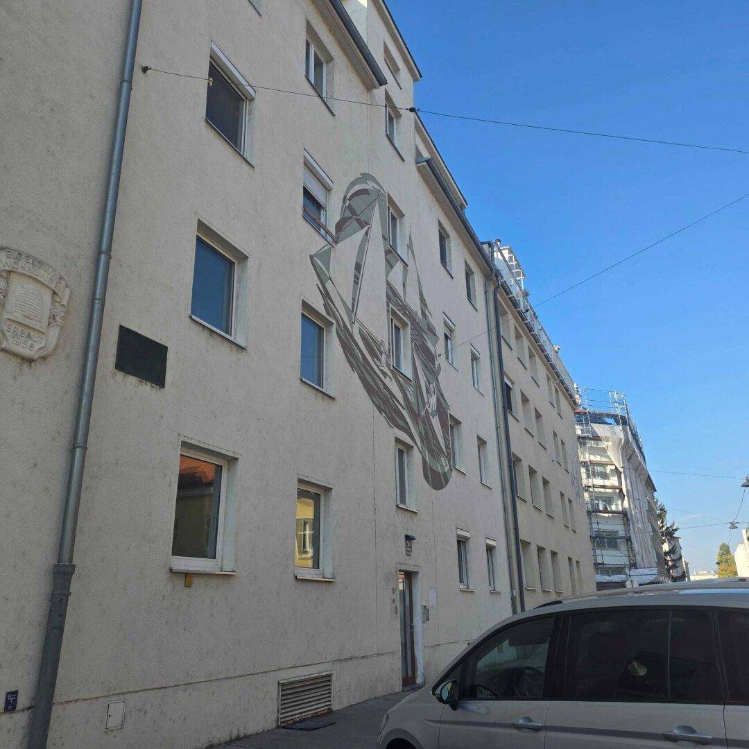 Straßenseitig