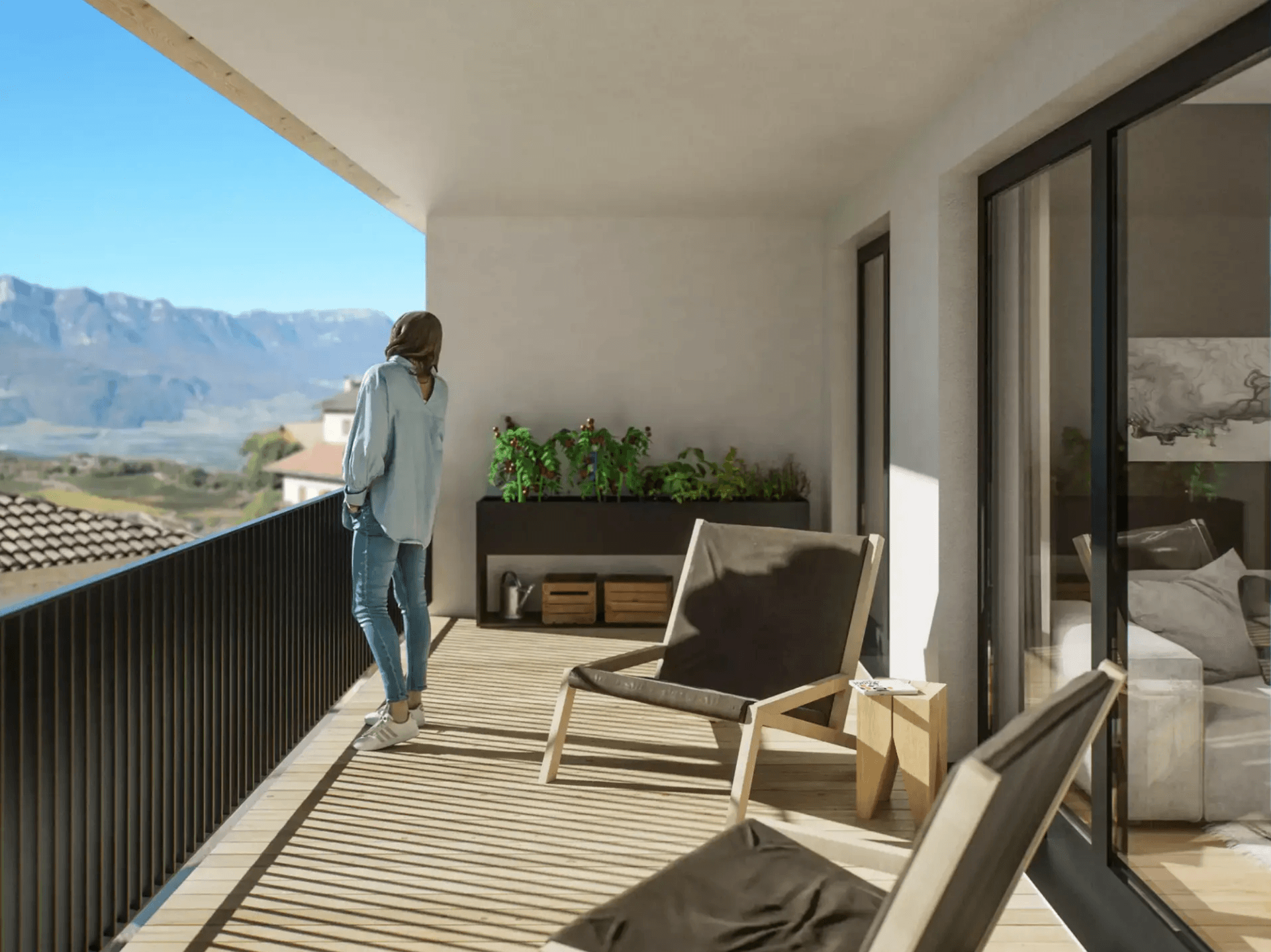 Geräumiger Balkon mit Holzdeck, bequemen Stühlen und atemberaubendem Blick auf die umliegende Berglandschaft.