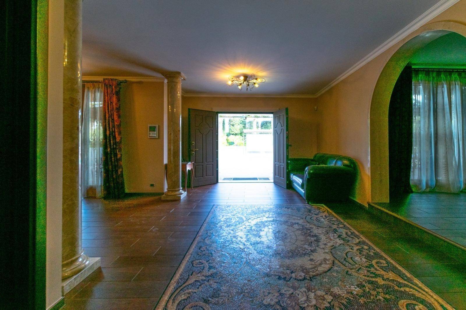 Luxusvilla-am-gardasee-kaufe_villa-am-gardasee-kaufen-haus-am-gardasee-kaufen_exklusive-Villa-am-gardasee_luxus-villa_luxusvilla-am-gardasee_villa-mit-panorama_villa-in-desenzano_comprare-villa-lago-di-garda_vendere-villa-lago-del-garda_Villa-di-lusso_Lago-di-Garda-Villa-esclusiva-con-piscina_Villa-con-vista-sul-lago-Immobile-di-lusso_Lago-di-Garda_Villa-panoramica_Proprietà-sul-Lago-di-Garda_Villa-Desenzano