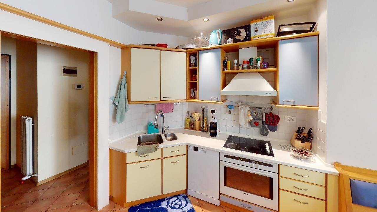 Kaltern-Caldaro-Dreizimmerwohnung-trilocale-Altbau-Studio-Hobbyraum-Keller-cantina-Zentrum-centro