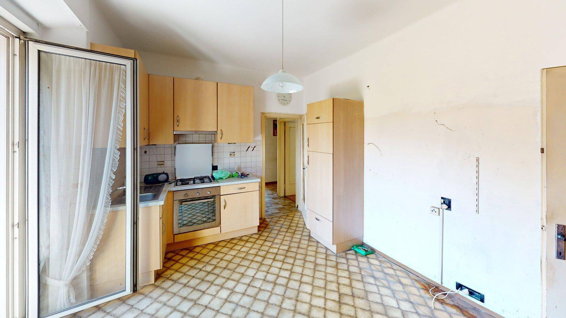 Lana-trilocale-quadrilocale-Dreizimmerwohnung-Vierzimmerwohnung-renovieren-ristrutturare-Balkon-balcon-Autostellplatz-posto macchina-cantina-Keller-nicht konventioniert-non convenzionato