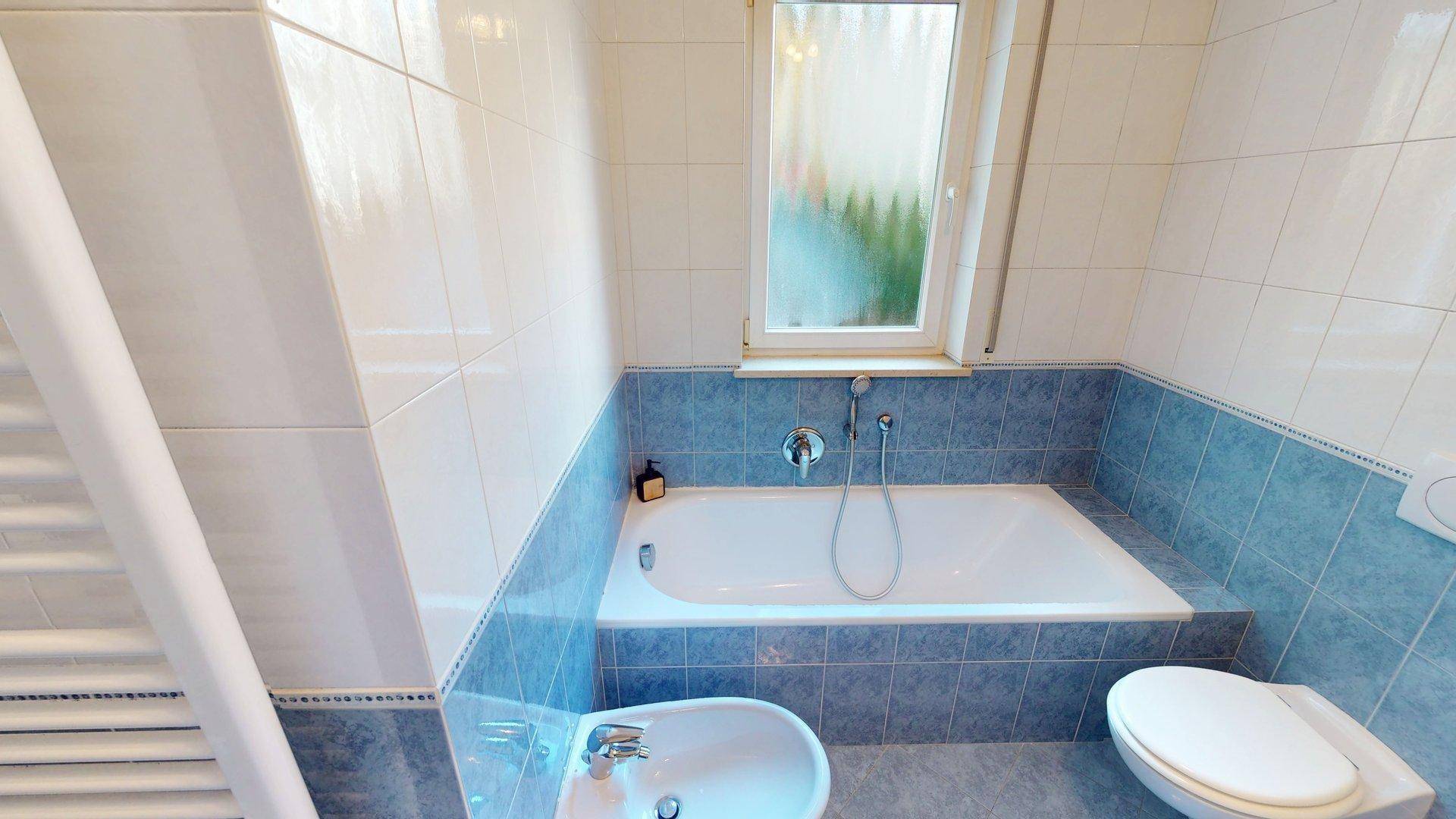 Lana-bilocale-Zweizimmerwohnung-Garten-giardino-Keller-cantina-Garage-Kondominium