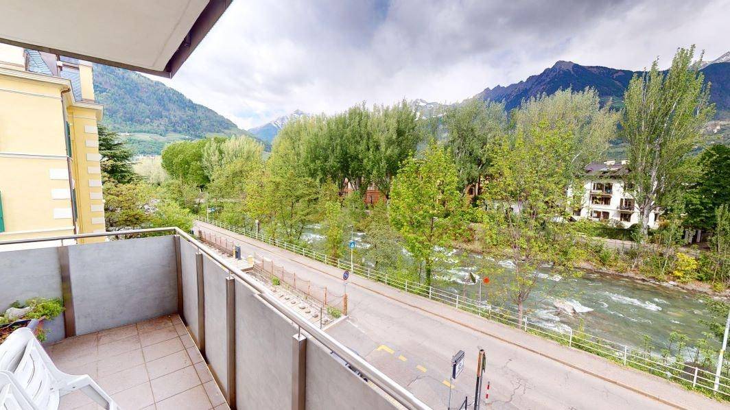Meran-Merano-Passer-Passirio-Vierzimmerwohnung-quadrilocale-Balkon-balcone-Arbeitszimmer-ufficio-Büro-Schlafzimmer-soggiorno-cucina-cantina-Keller-garage-Garage-Aussicht-vista