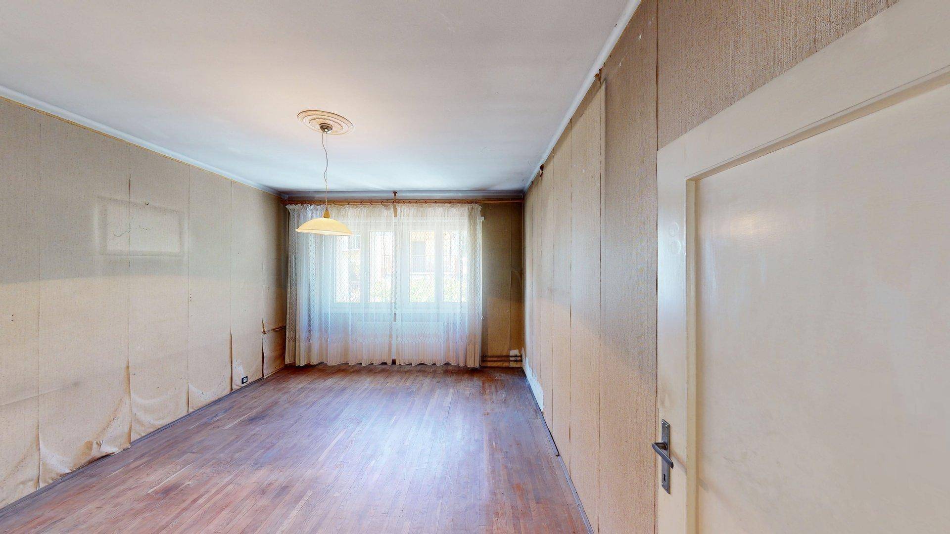 Lana-trilocale-quadrilocale-Dreizimmerwohnung-Vierzimmerwohnung-renovieren-ristrutturare-Balkon-balcon-Autostellplatz-posto macchina-cantina-Keller-nicht konventioniert-non convenzionato