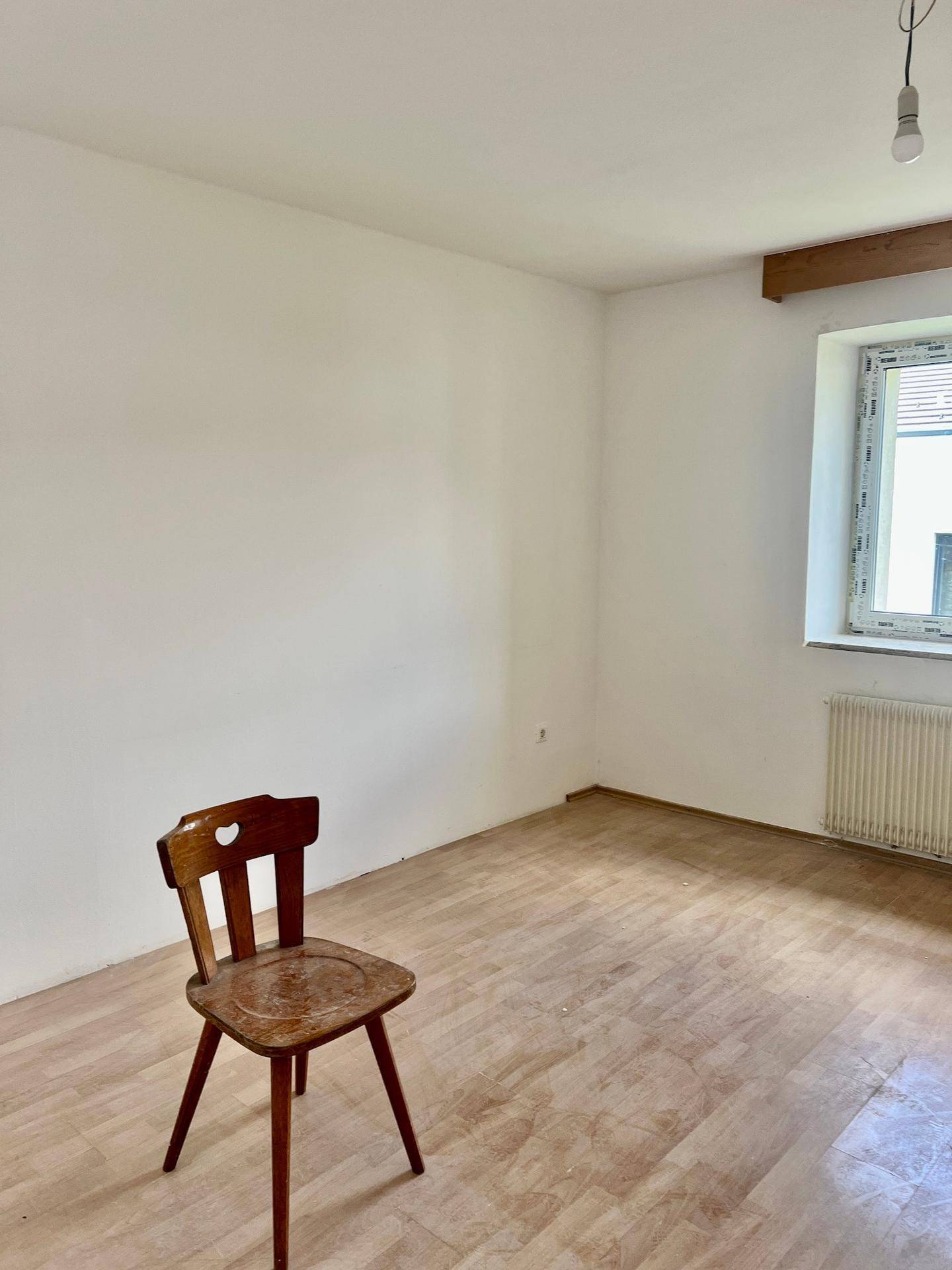 Einfamilienhaus in Latsch – zentrumsnahes Traumhaus mit großer Garage und viel Platz zu verkaufen | Casa unifamiliare in vendita a Laces – posizione centrale, garage spazioso, tanto spazio e grande opportunità | Detached house for sale in Latsch – central location, large garage, lots of space and a unique real estate opportunity.