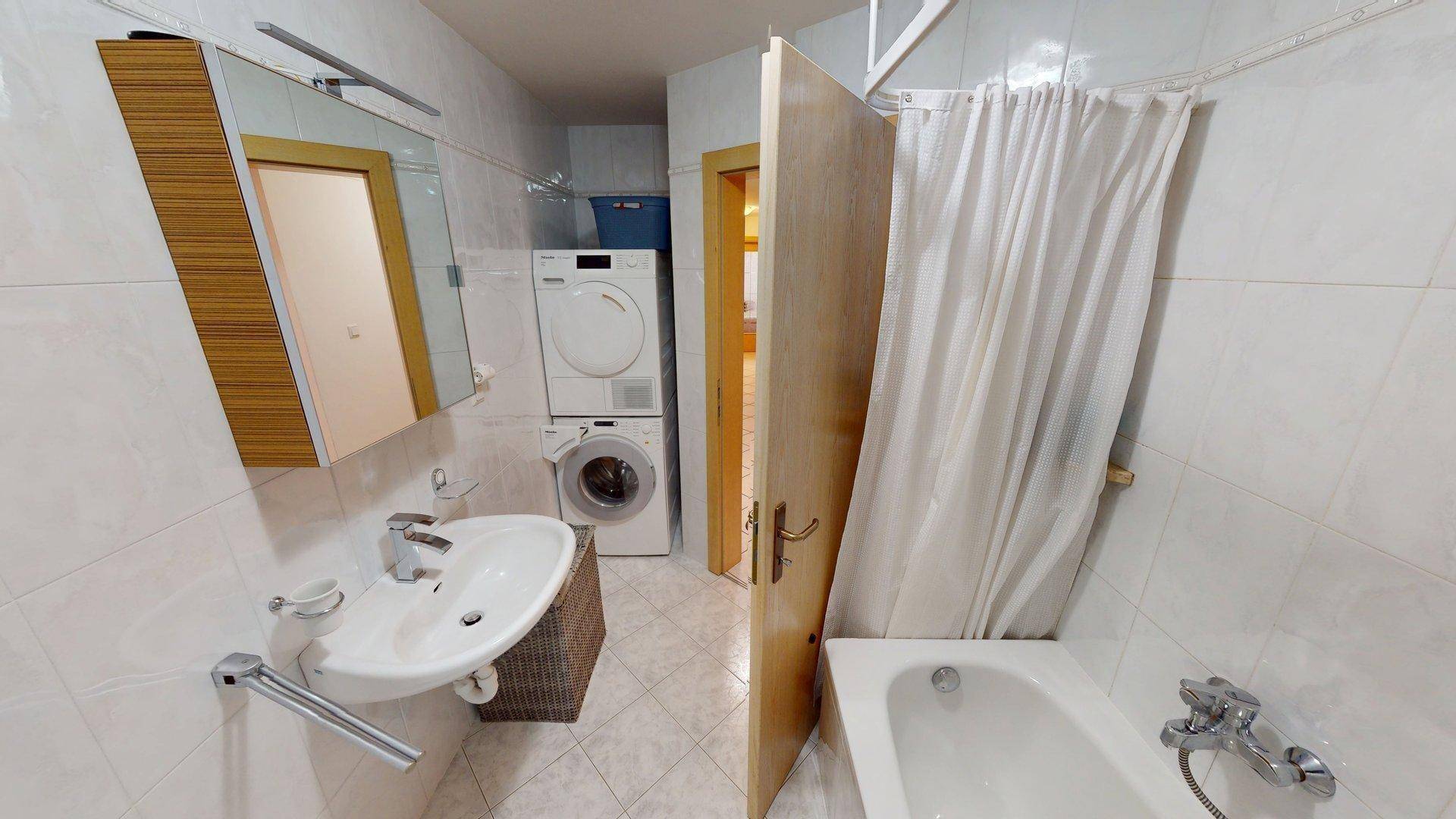 Karthaus-Certosa-Schnalstal-Val Senales-Dreizimmerwohnung-trilocale-giardino-Garten-Ferienwohnung-casa vacanze-Keller-cantina-Garage