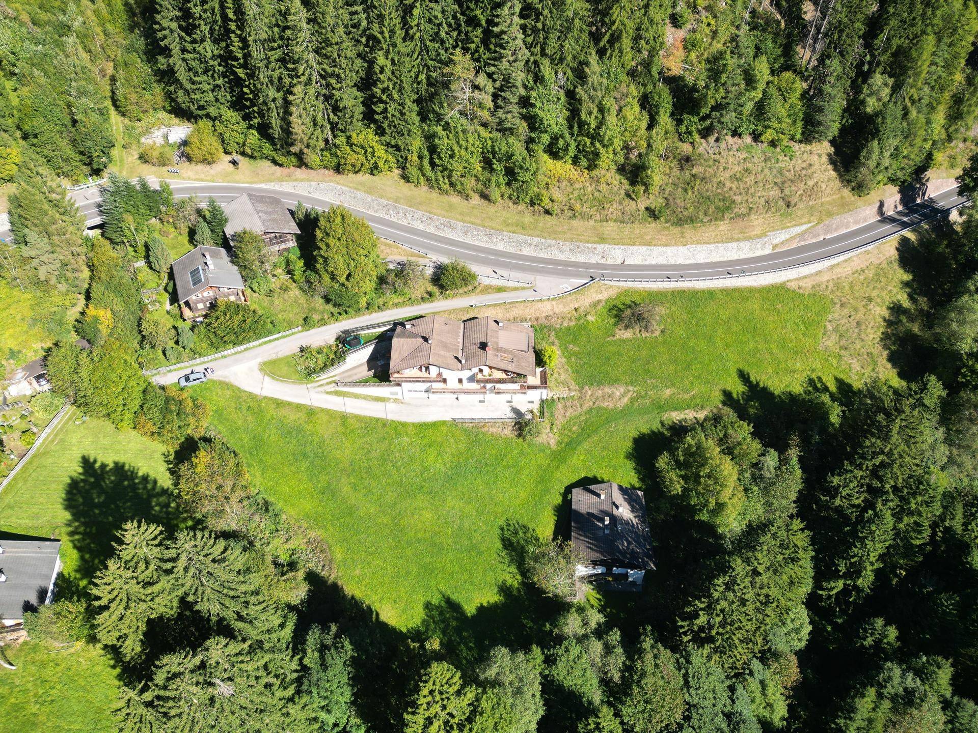 Ulten – Tourismus, Bauen und Gastronomie vereinen sich hier mit einzigartigen Chancen für neue Ideen und ein attraktives Baugrundstück – Ultimo, turismo, costruzioni e gastronomia si incontrano qui con opportunità uniche per nuove idee e un terreno edificabile attraente – Ultimo, tourism, construction and gastronomy come together here with unique opportunities for new ideas and an attractive building plot.