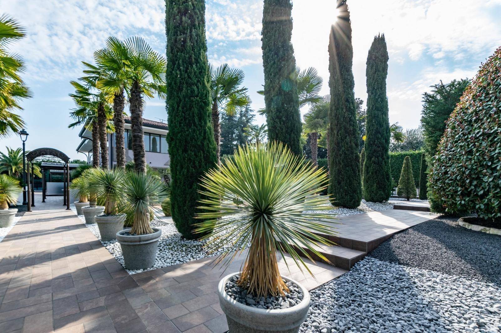 Luxusvilla-am-gardasee-kaufe_villa-am-gardasee-kaufen-haus-am-gardasee-kaufen_exklusive-Villa-am-gardasee_luxus-villa_luxusvilla-am-gardasee_villa-mit-panorama_villa-in-desenzano_comprare-villa-lago-di-garda_vendere-villa-lago-del-garda_Villa-di-lusso_Lago-di-Garda-Villa-esclusiva-con-piscina_Villa-con-vista-sul-lago-Immobile-di-lusso_Lago-di-Garda_Villa-panoramica_Proprietà-sul-Lago-di-Garda_Villa-Desenzano