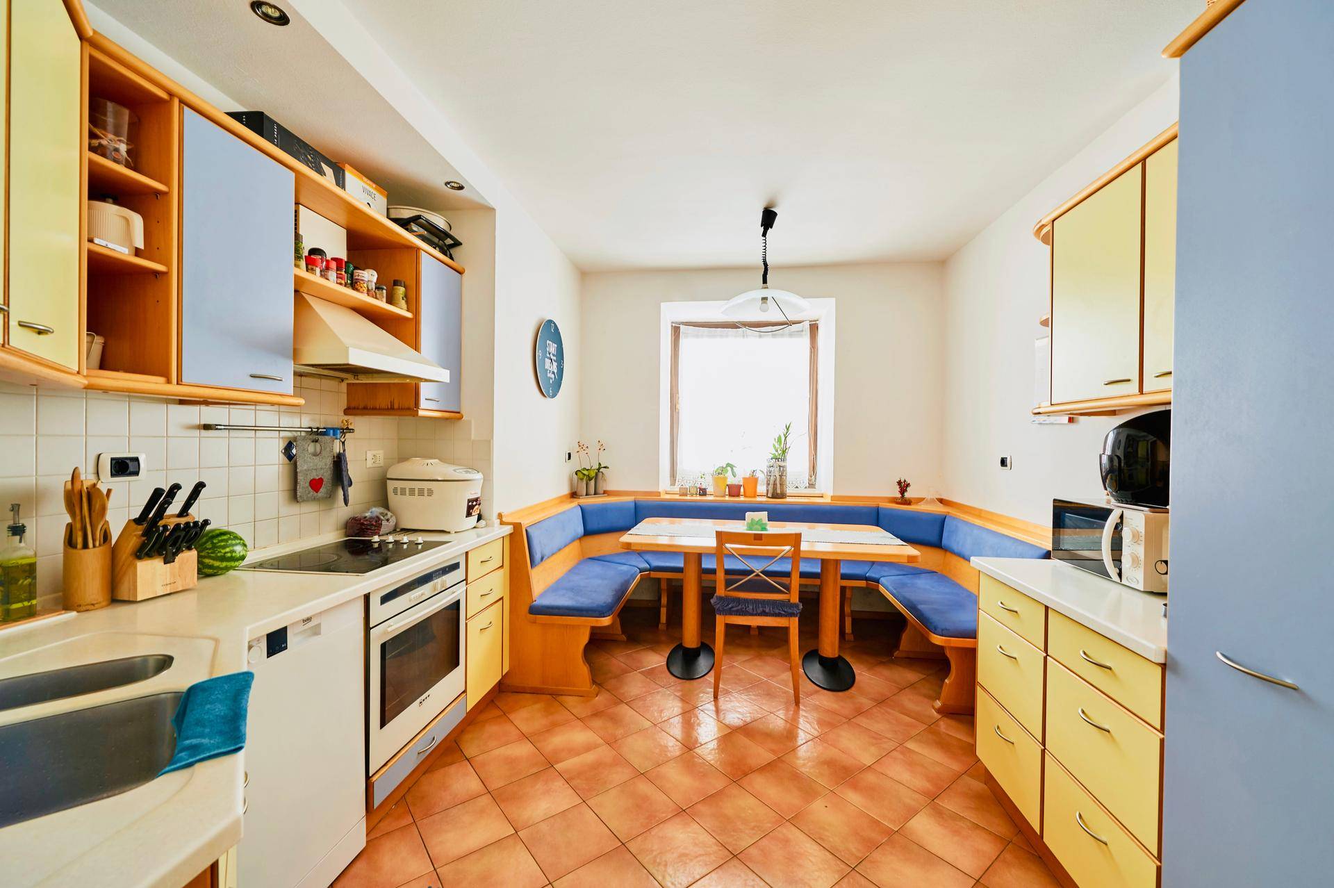 Kaltern-Caldaro-Dreizimmerwohnung-trilocale-Altbau-Studio-Hobbyraum-Keller-cantina-Zentrum-centro