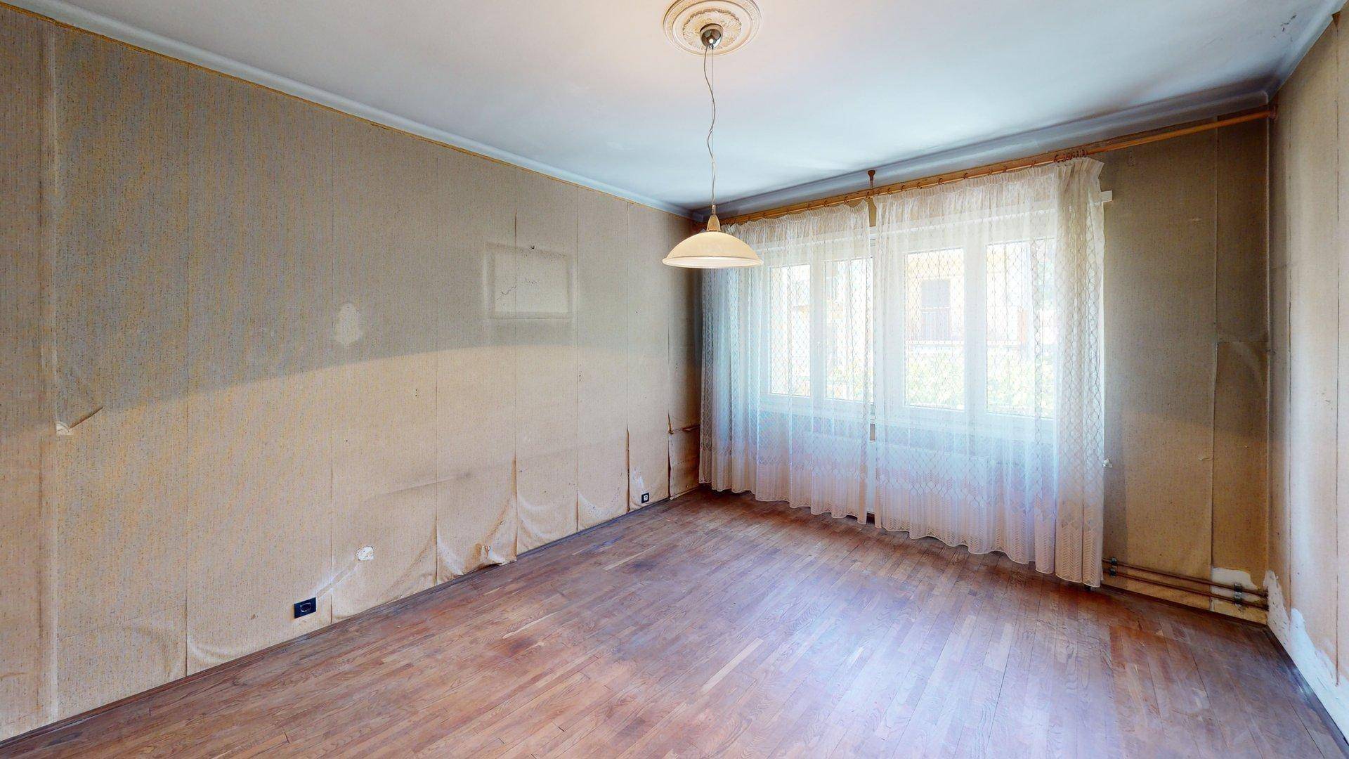 Lana-trilocale-quadrilocale-Dreizimmerwohnung-Vierzimmerwohnung-renovieren-ristrutturare-Balkon-balcon-Autostellplatz-posto macchina-cantina-Keller-nicht konventioniert-non convenzionato
