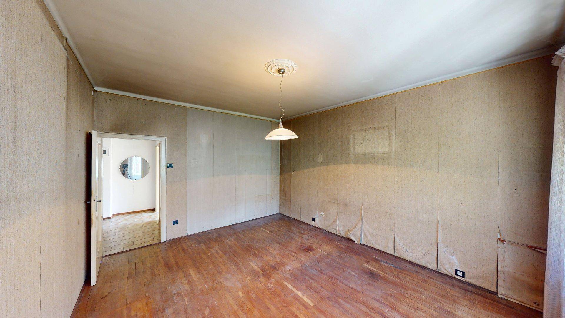 Lana-trilocale-quadrilocale-Dreizimmerwohnung-Vierzimmerwohnung-renovieren-ristrutturare-Balkon-balcon-Autostellplatz-posto macchina-cantina-Keller-nicht konventioniert-non convenzionato