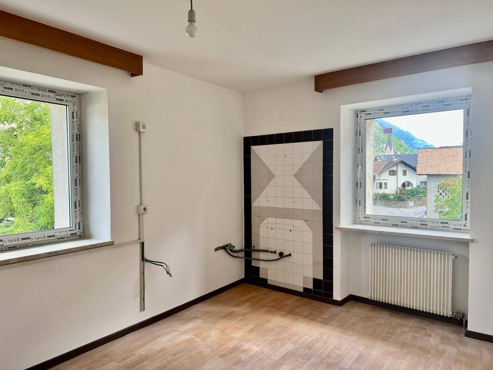 Einfamilienhaus in Latsch – zentrumsnahes Traumhaus mit großer Garage und viel Platz zu verkaufen | Casa unifamiliare in vendita a Laces – posizione centrale, garage spazioso, tanto spazio e grande opportunità | Detached house for sale in Latsch – central location, large garage, lots of space and a unique real estate opportunity.