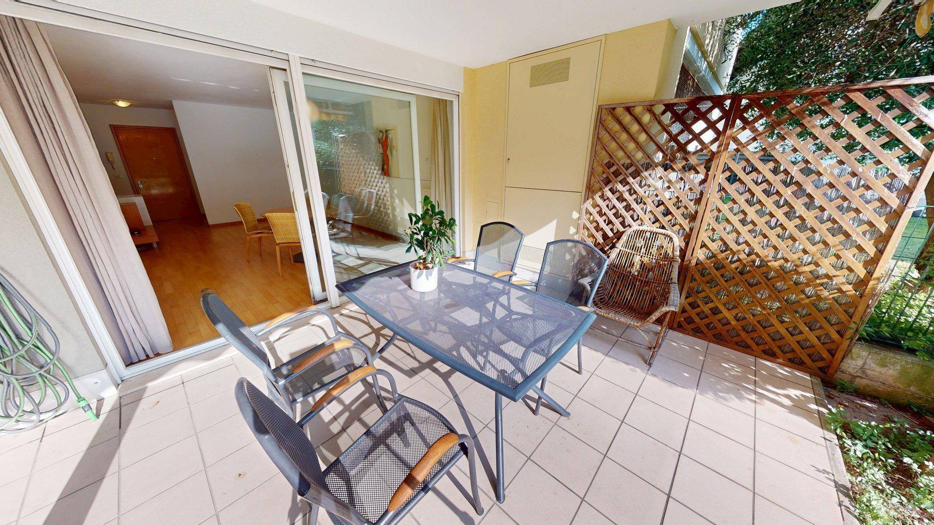 Lana-bilocale-Zweizimmerwohnung-Garten-giardino-Keller-cantina-Garage-Kondominium