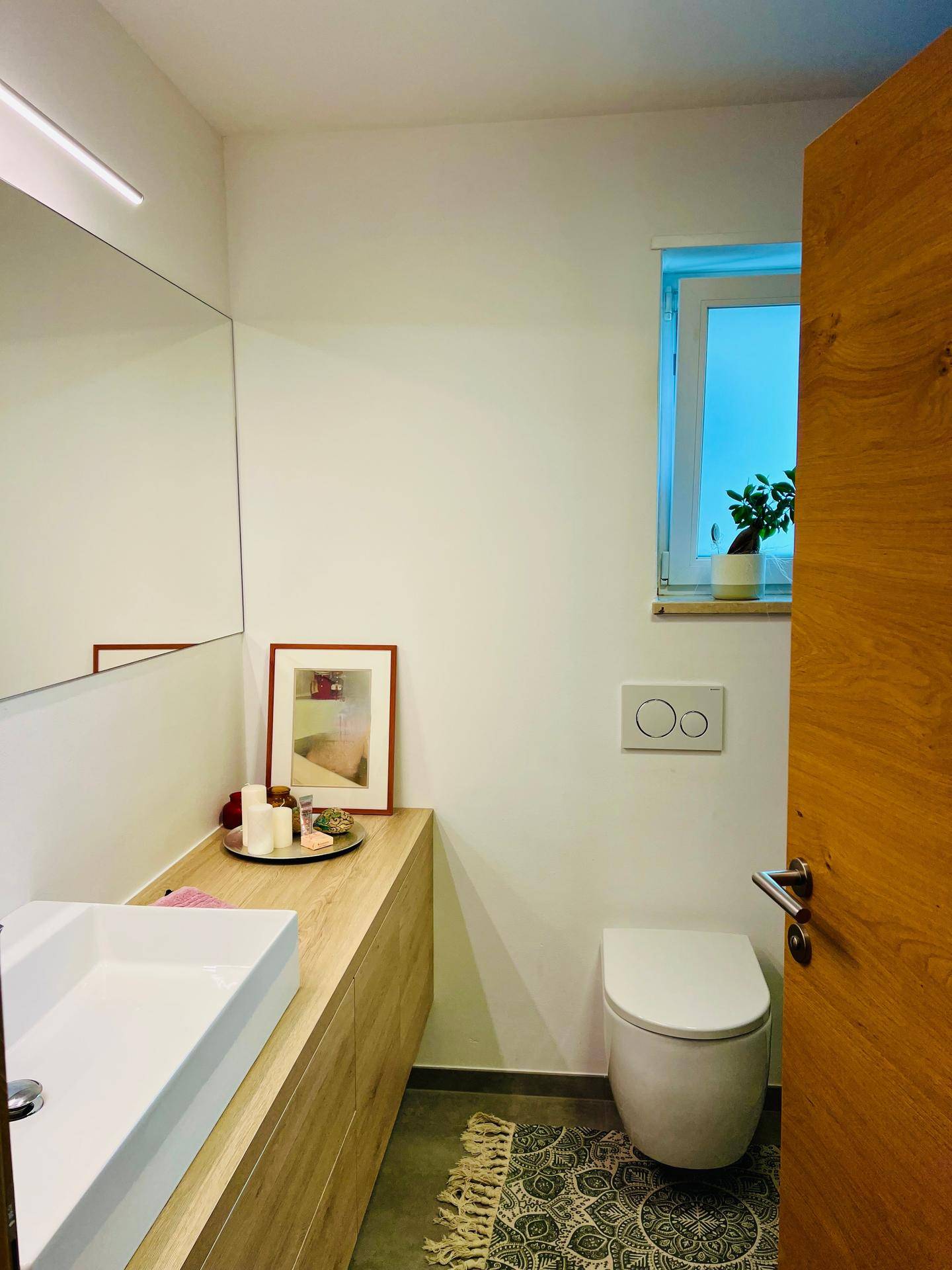 Top-saniertes 3-Zimmer-Wohnjuwel im Burggrafenamt – Ruhe, Bergblick & Qualität vereint! / Trilocale ristrutturato nel cuore del Burgraviato: tranquillità, vista montagne e comfort / Renovated 3-room apartment in Burggrafenamt – peace, mountain views & lifestyle.