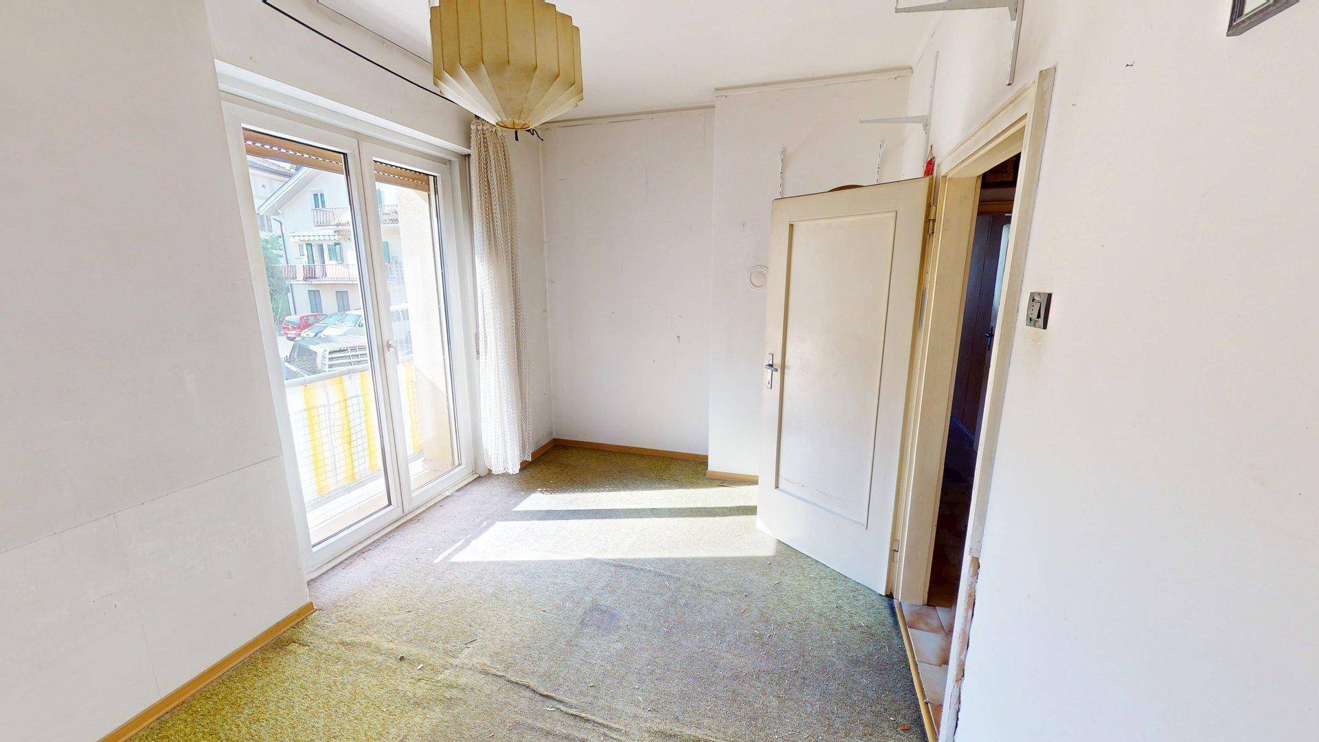 Lana-trilocale-quadrilocale-Dreizimmerwohnung-Vierzimmerwohnung-renovieren-ristrutturare-Balkon-balcon-Autostellplatz-posto macchina-cantina-Keller-nicht konventioniert-non convenzionato